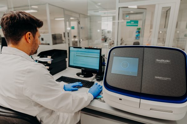 Mutaciones en el gen POLE: un biomarcador pronóstico clave en la clasificación molecular del cáncer de endometrio.